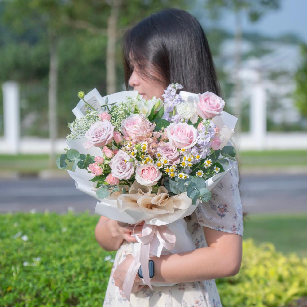 Seoyeon Flower Bouquet Laurels & Leafz