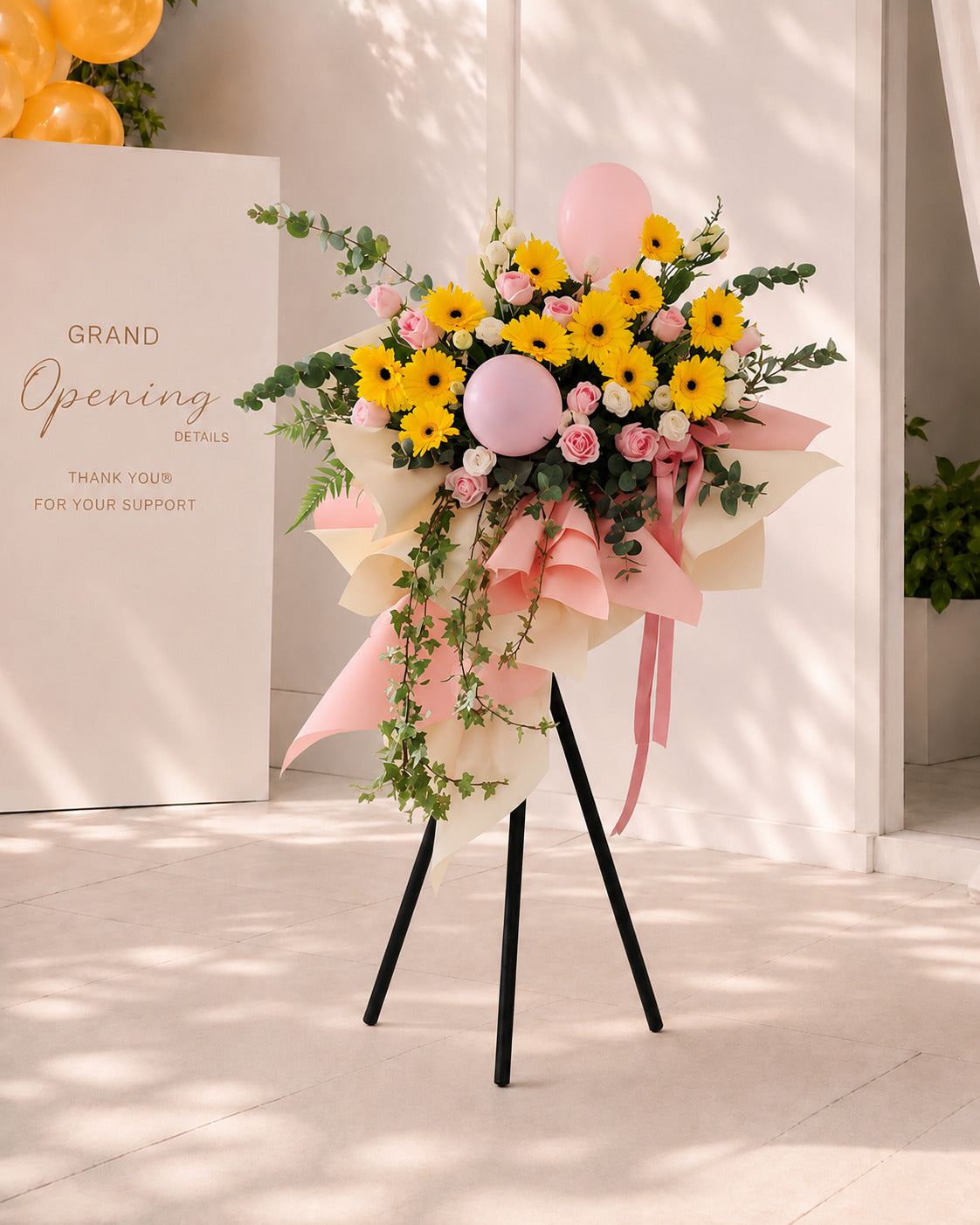 Aida Opening Flower Stand