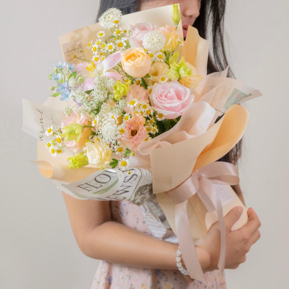 Luna Flower Bouquet Laurels & Leafz