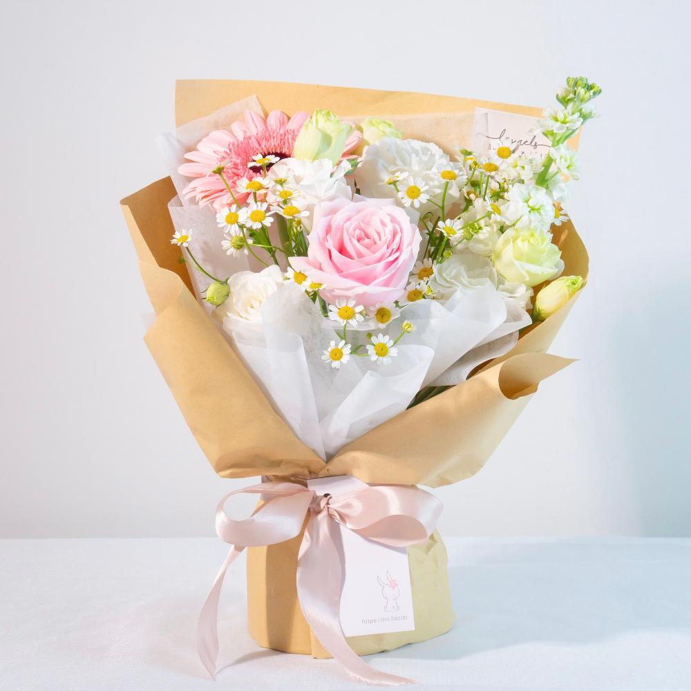 Champagne Dreamscape Flower Bouquet Laurels & Leafz