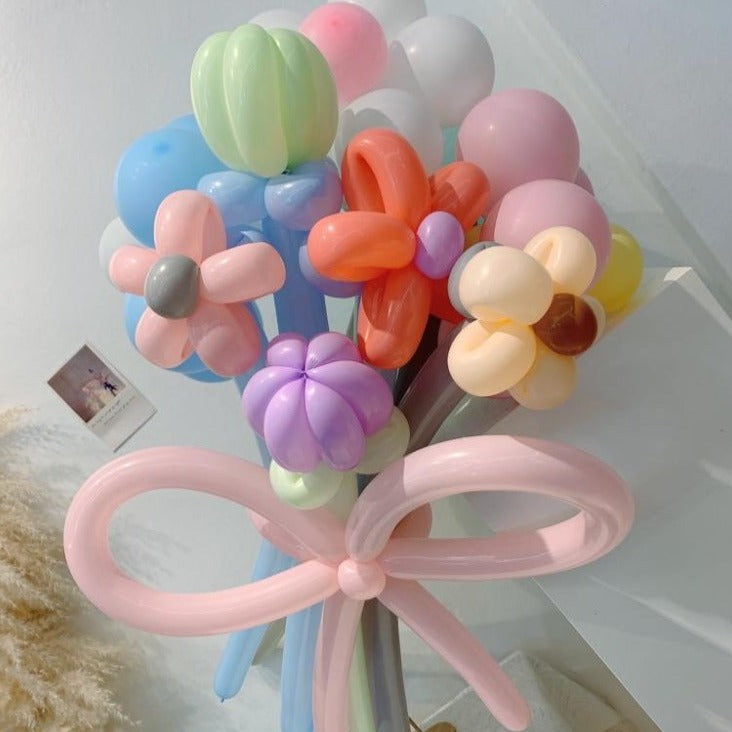 Flower Balloon Hobby Class 气球花束兴趣班 | Laurels & Leafz