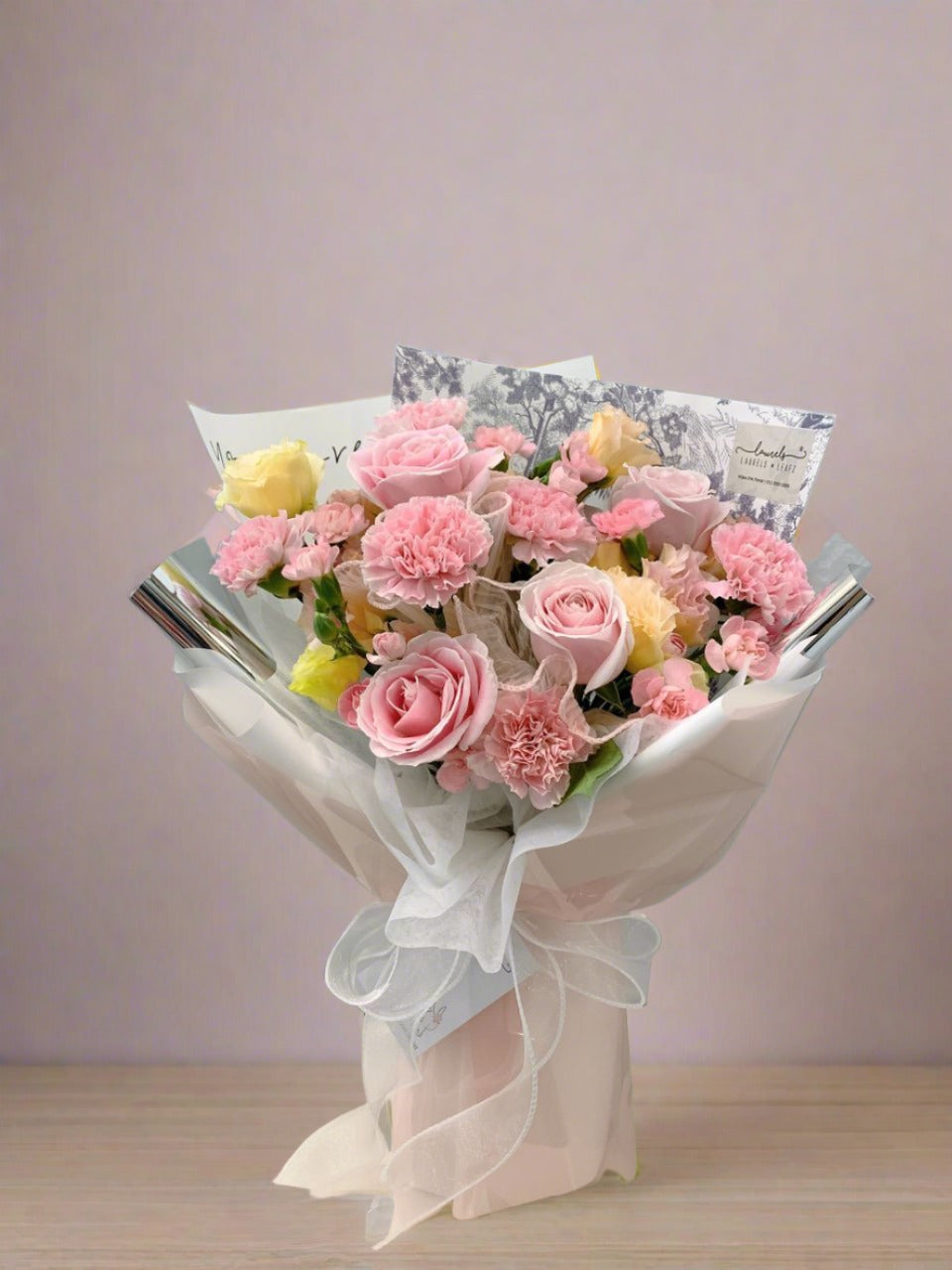 Champange Quinn Flower Bouquet | Laurels & Leafz