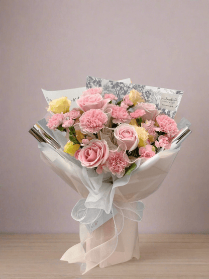 Champange Quinn Flower Bouquet | Laurels & Leafz